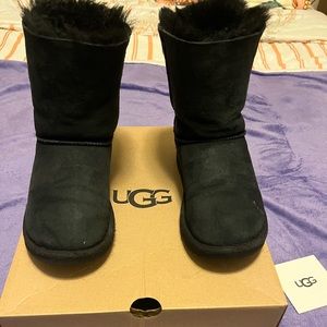 UGG K Bailey Bow II color black for girls.